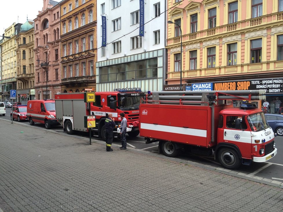 Nehoda vlaku uzavřela pražské Masarykovo nádraží