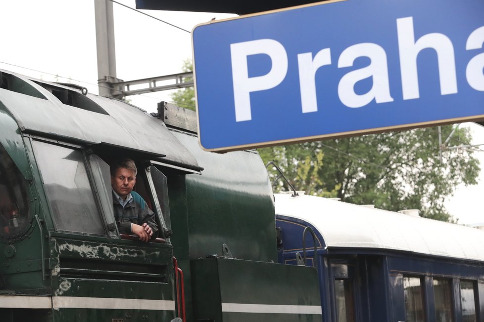 Prezidentský vlak budil v Praze pozdvižení.