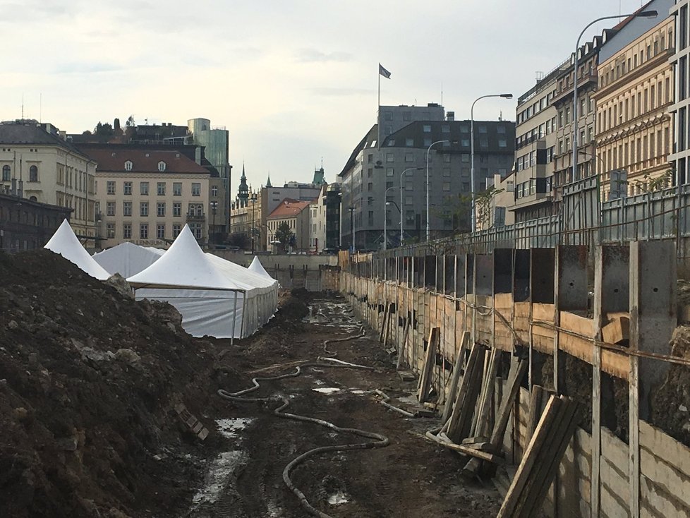 Archeologický průzkum u Masarykova nádraží bude pokračovat v zimě pod stanem