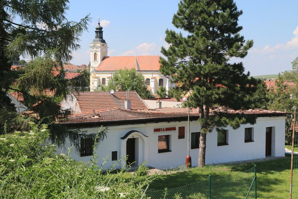 Domek, ve kterém vyrůstal T. G. Masaryk je momentálně bez střechy. Obec Čejkovice se ho snaží opravit.