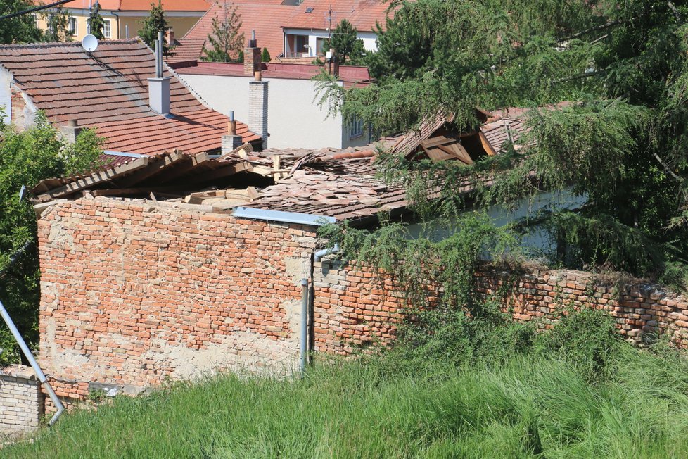 Domek, ve kterém vyrůstal T. G. Masaryk bez střechy. Zřítila se v květnu 2018.