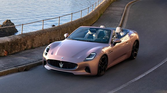 Nové Maserati GranCabrio Folgore oficiálně: Má 830 koní a zvládne 290 km/h!