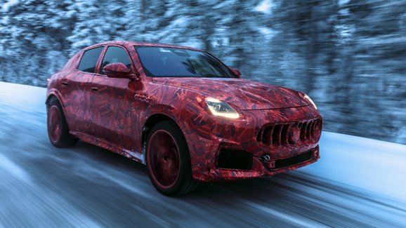 Maserati se pochlubilo snímky z testování Grecale v mrazivém Laponsku