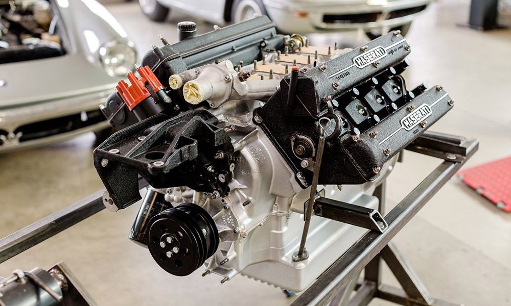 Maserati Indy 4200 poháněl celohliníkový motor V8 s rozvodem DOHC, objemem 4 136 cm3 a nejvyšším výkonem 260 koní.