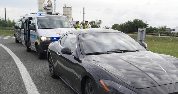 Řidič maserati nadýchal 1,87 promile.