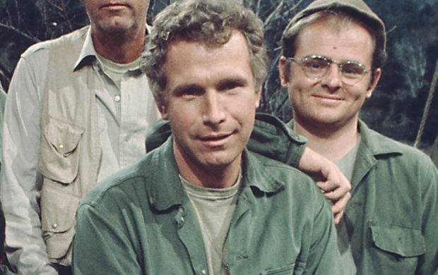 Wayne Rogers alias John Trapper McIntyre (†82)