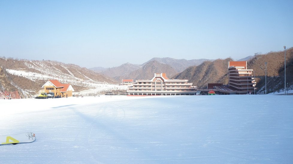 Horský resort Masikrjŏng má deset sjezdovek (2014).