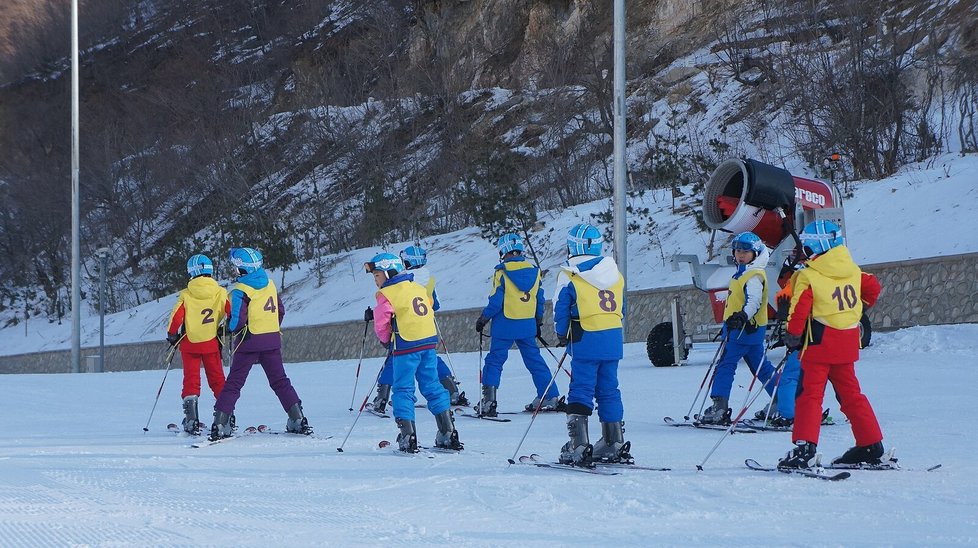 Kim Čong-un si přeje, aby se lyžovat učily i severokorejské děti (2014).
