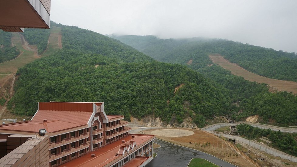 Horský resort Masikrjŏng na jaře (2014).