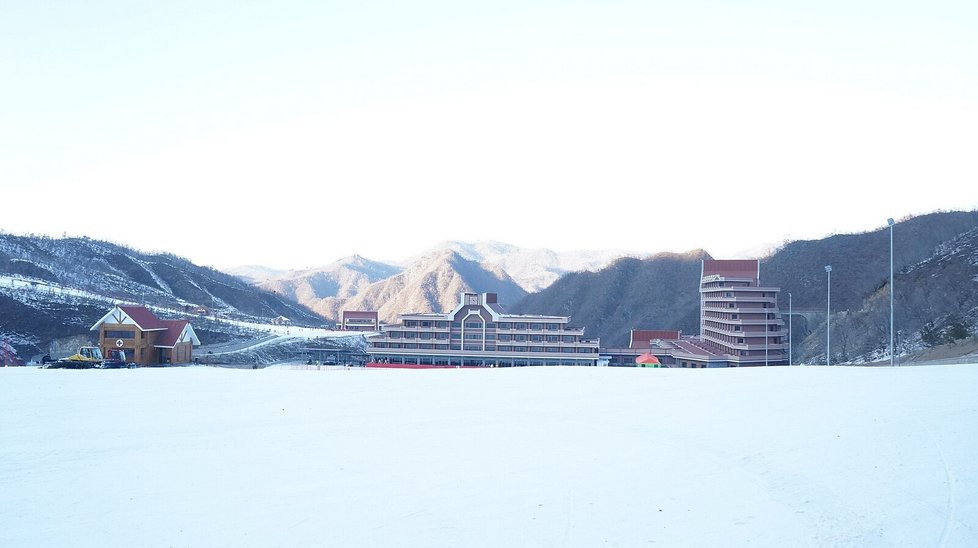 Horský resort Masikrjŏng má deset sjezdovek (2014).