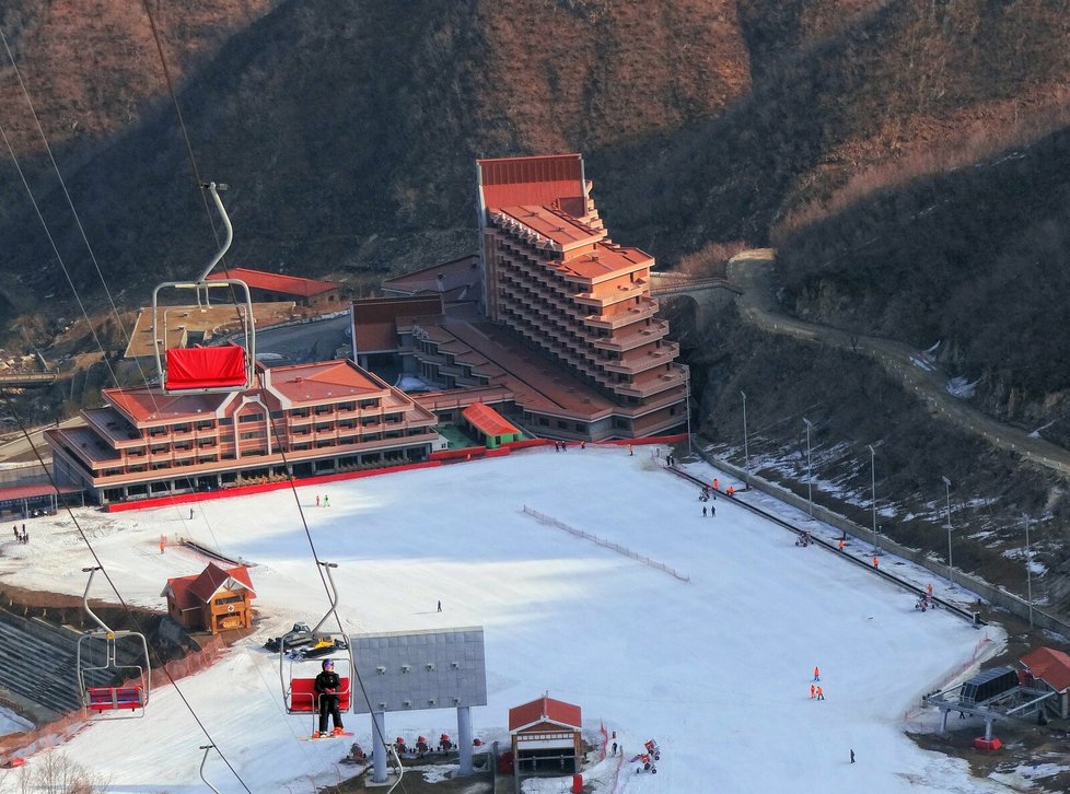 Horský resort Masikrjŏng v Severní Koreji (2014).