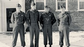 Ctirad Mašín, Jaroslav Drábek, Milan Paumer a Josef Mašín v amerických uniformách ve Washingtonu v roce 1956.