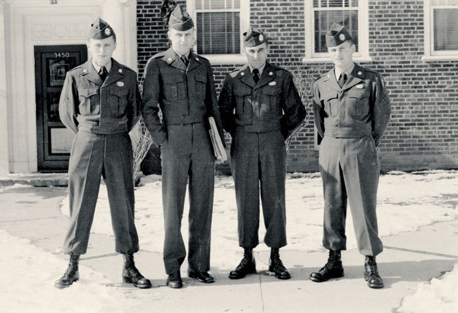 Ctirad Mašín, Jaroslav Drábek, Milan Paumer a Josef Mašín ml. v amerických uniformách ve Washingtonu v roce 1956.