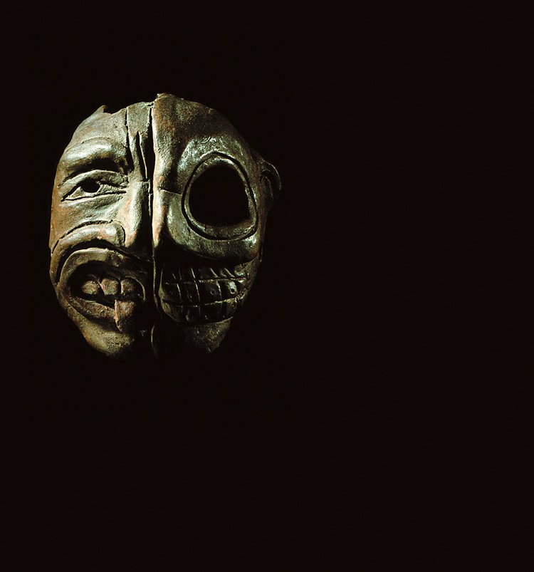 Maska kultury Tlatilco z 1. tisíciletí před naším letopočtem znázorňuje vzájemné propojení života a smrti
