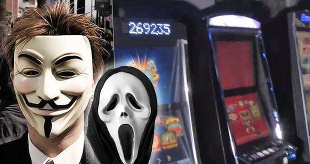 Bývalý profesionální hokejista přepadal s komplici herny. Nosili masky z filmu Vřískot a Anonymous. Ilustrační foto