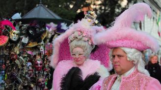 Bombardování láskou má tři fáze. Naučte se tuto manipulativní taktiku rozebrat na kousíčky Bombardování láskou má tři fáze. Naučte se tuto manipulativní taktiku rozebrat na kousíčky