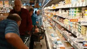Prezident Potravinářské komory ČR Miroslav Toman vyzval mlékárny, aby omezily vývoz másla do zahraničí.