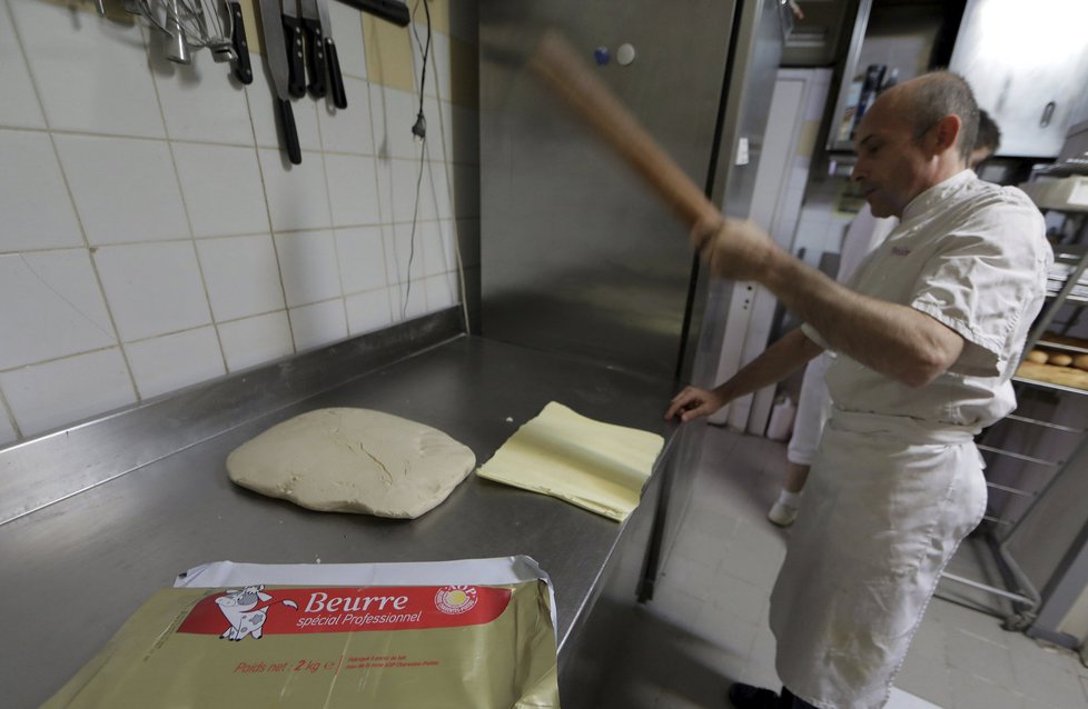 Nedostatek másla ve Francii řeší hlavně pekaři tradičních croissantů.