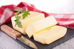 Vyrobte si přepuštěné máslo, má široké využití nejen v kuchyni.