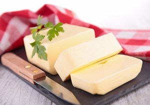 Vyrobte si přepuštěné máslo, má široké využití nejen v kuchyni.