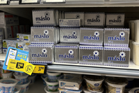 Máslo skokově zlevnilo. Odborníci ale varují: Je bez chuti a jen na pečení!?