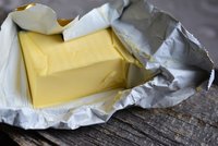 Šílené ceny potravin v Česku: Kilo másla od loňska zdražilo o 62 korun, eidam o 45 korun!