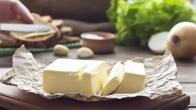 Máslo se prodává víc než margarín, trendem je české a bez laktózy