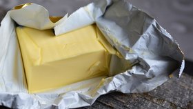 Levnější máslo v obchodě? Pozor na oblíbený fígl výrobců! A vyplatí se doma vyrobené?