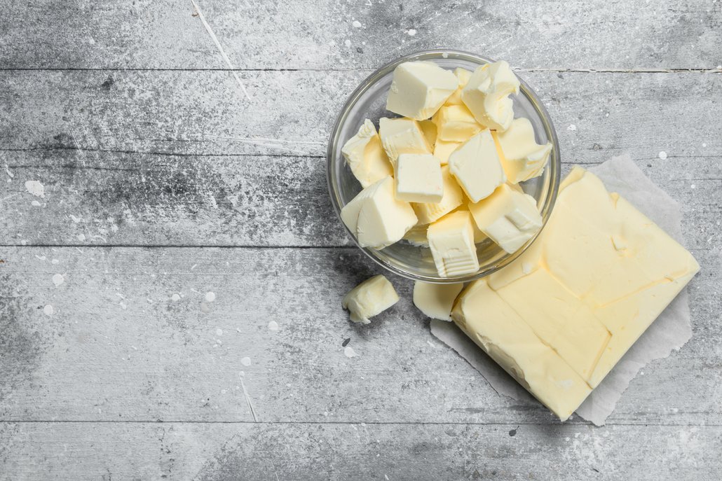 Máslo budete potřebovat nejen na omáčku, ale také ke smažení