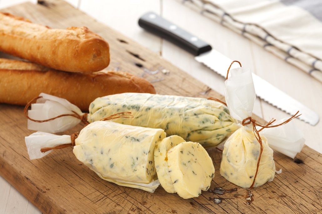 Na steaky nebo na chleba, bylinkové máslo se hodí všude.