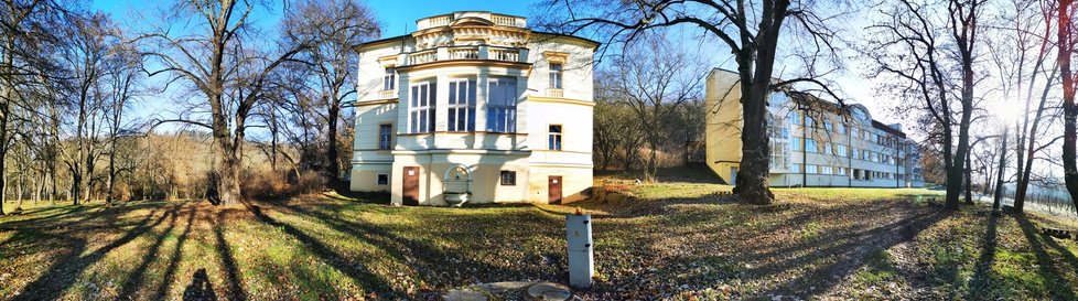 Areál výzkumného ústavu včelařského BeeDol. O včely se tu začali zajímat už před více než 100 lety.