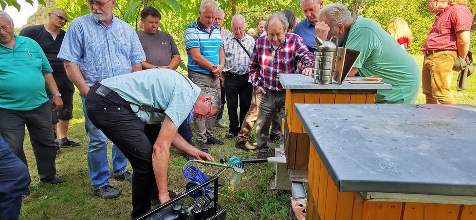 Ve Výzkumném ústavu včelařském probíhají i různé workshopy.