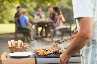 Nákazy z jídla: Kde číhá nebezpečí a jak si nezkazit piknik?