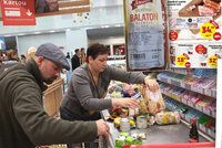 Češi ve slevách nakoupili falšované jídlo. V akčních „šmejdech“ chyběla i pětina masa