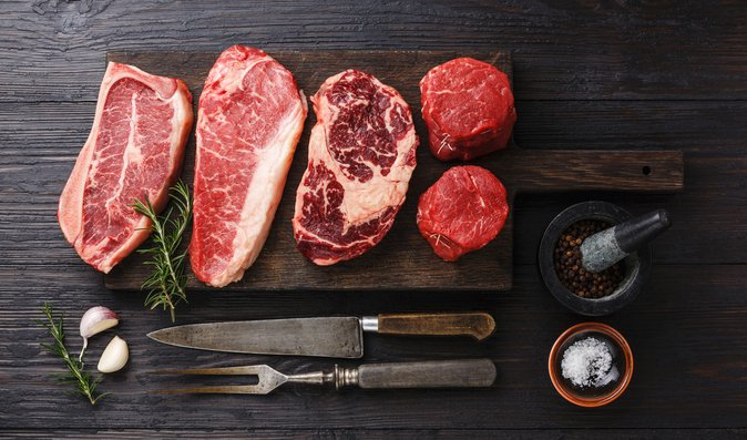 Nejkřehčí jsou steaky z masa, které je prorostlé tukem. Při tepelné úpravě tento tuk povolí, rozpustí se a udělá maso šťavnatější a taky chutnější