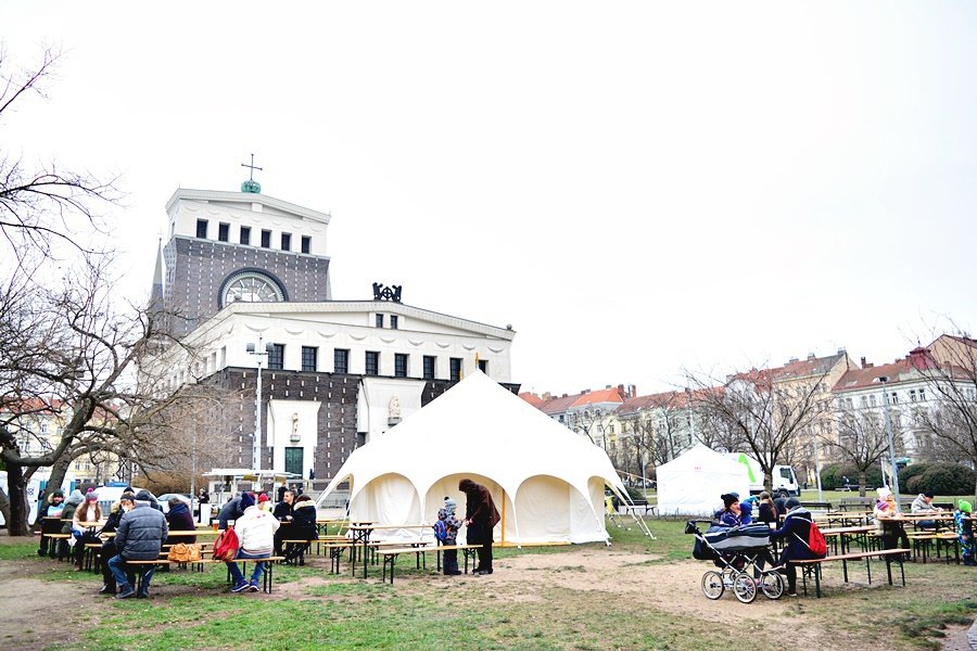 Žižkovský masopust v sobotu odstartoval třídenní veselí. To vygraduje ve středu průvodem masek.