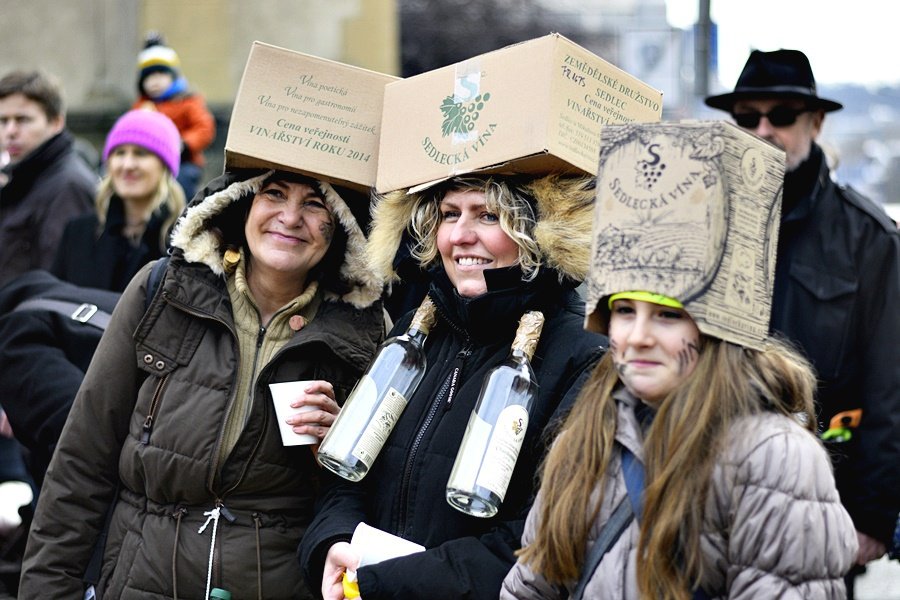 Masopustní průvod oživil ulice Prahy 7