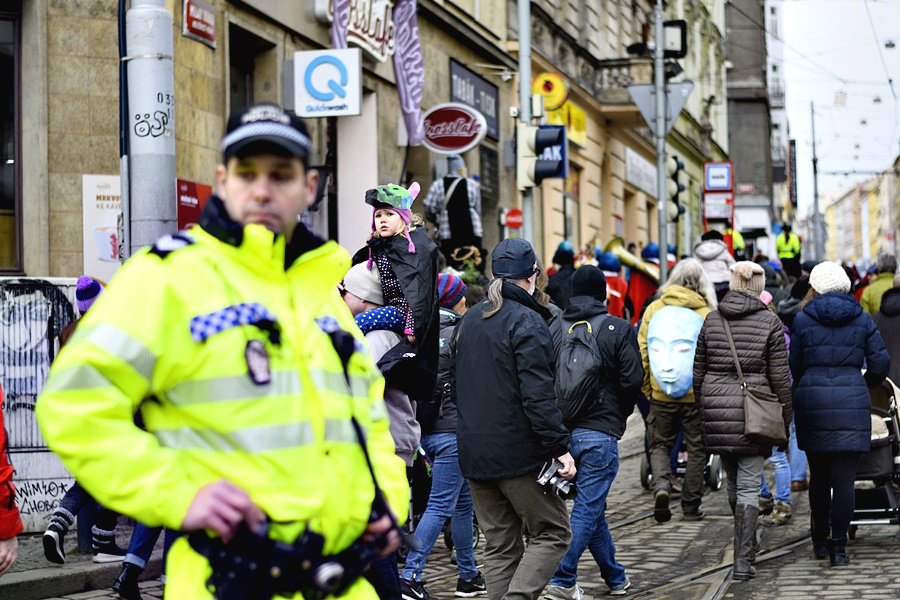 Masopustní průvod oživil ulice Prahy 7