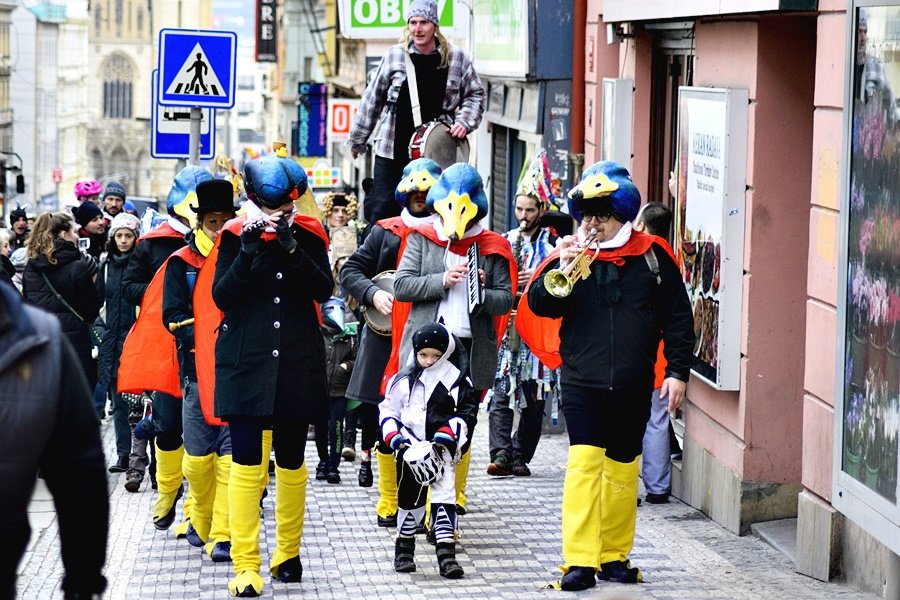 Masopustní průvod oživil ulice Prahy 7