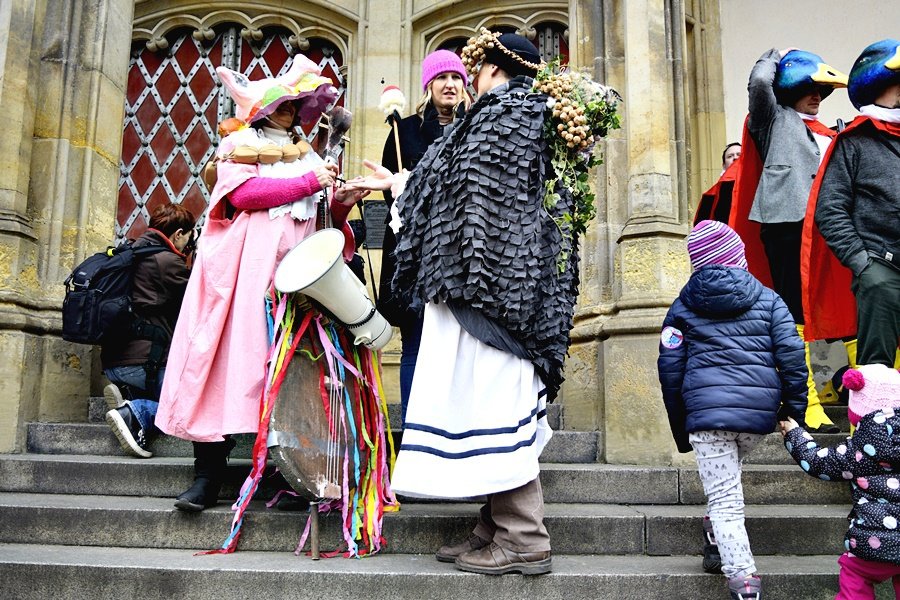 Masopustní průvod oživil ulice Prahy 7