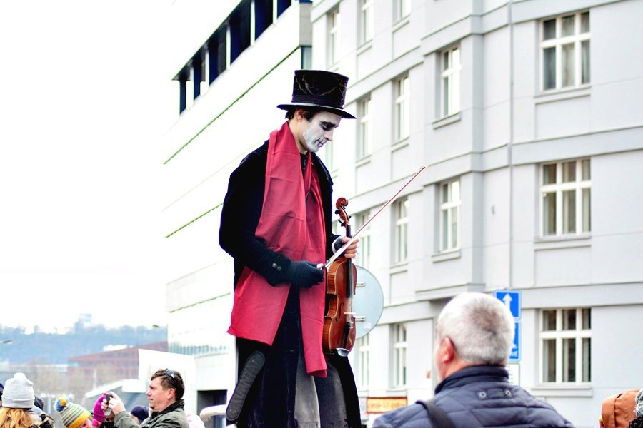 Masopustní průvod oživil ulice Prahy 7