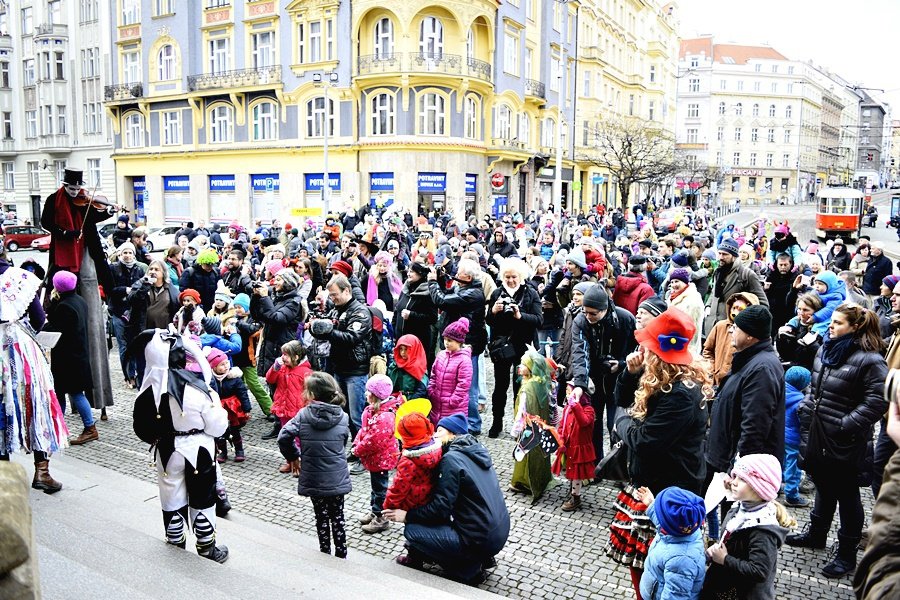 Masopustní průvod oživil ulice Prahy 7