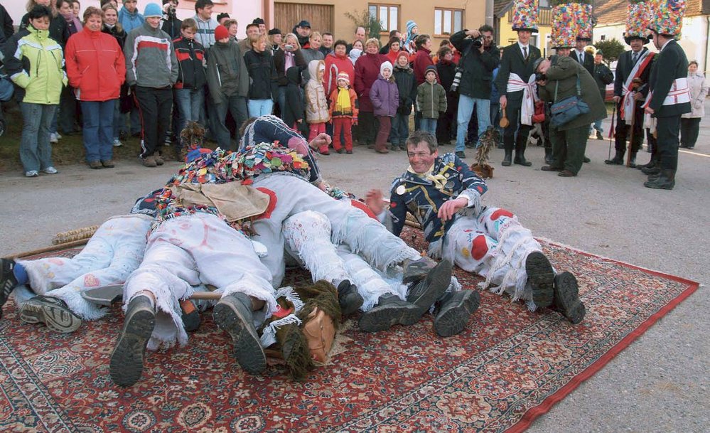 Oslavy masopustu v Dobrkovské Lhotce