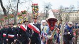 Masky, koblihy i jitrnice: Prahou prošly masopustní průvody