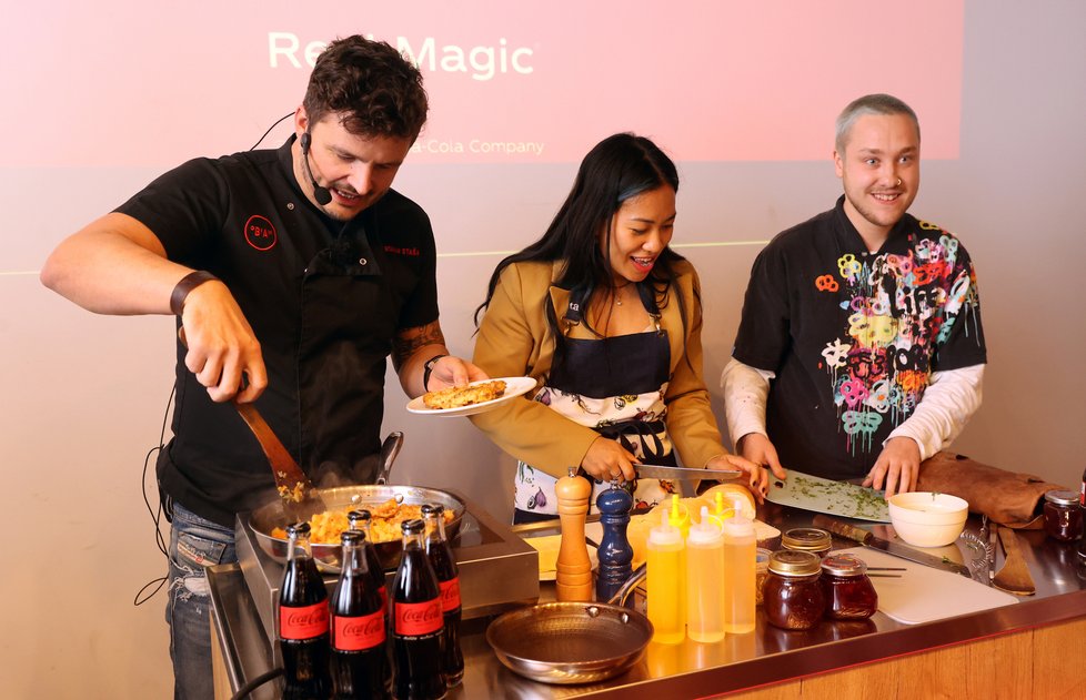 Adam Rundus GALERIE: Adam z MasterChefa: Randí s půvabnou blondýnkou! | FOTO 1 ...