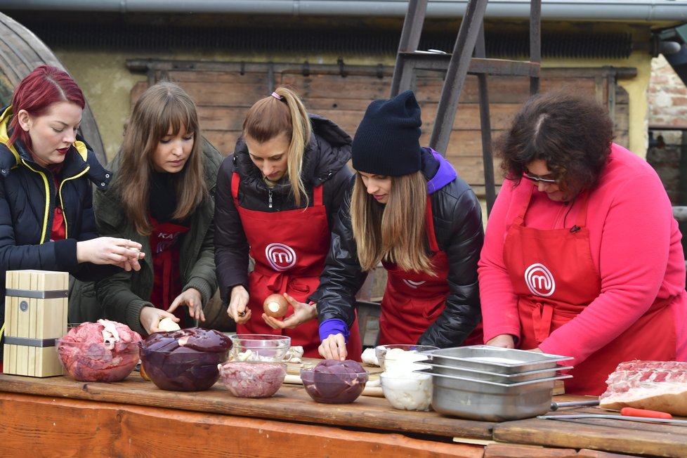 MasterChef Česko - venkovní zabijačka.