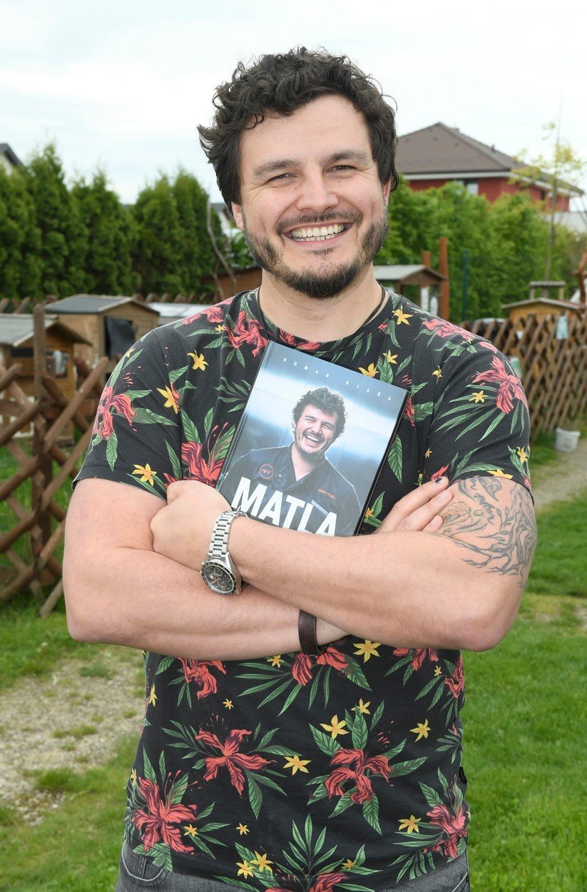 Vítěz soutěže MasterChef 2020 Roman Staša pokřtil svou knihu.