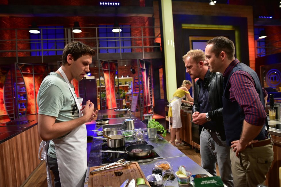 Natáčení pořadu MasterChef se změnilo v drama. Soutěžící skončil s popáleninami!