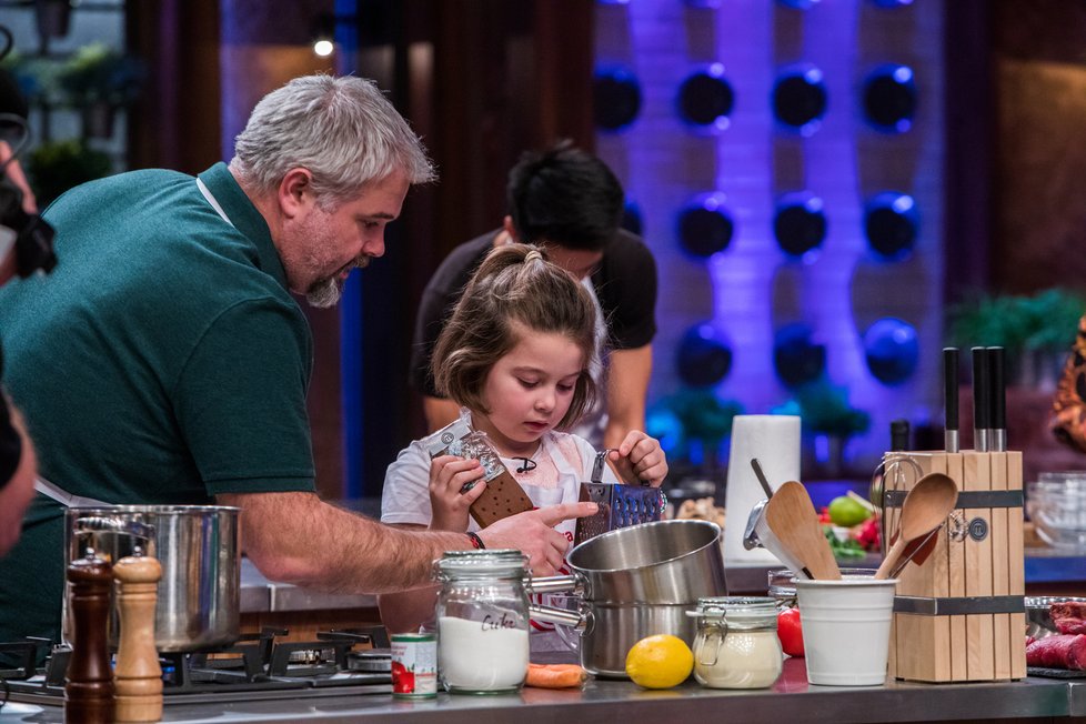 Soutěžícím v MasterChefovi přišli pomoct rodinní příslušníci.