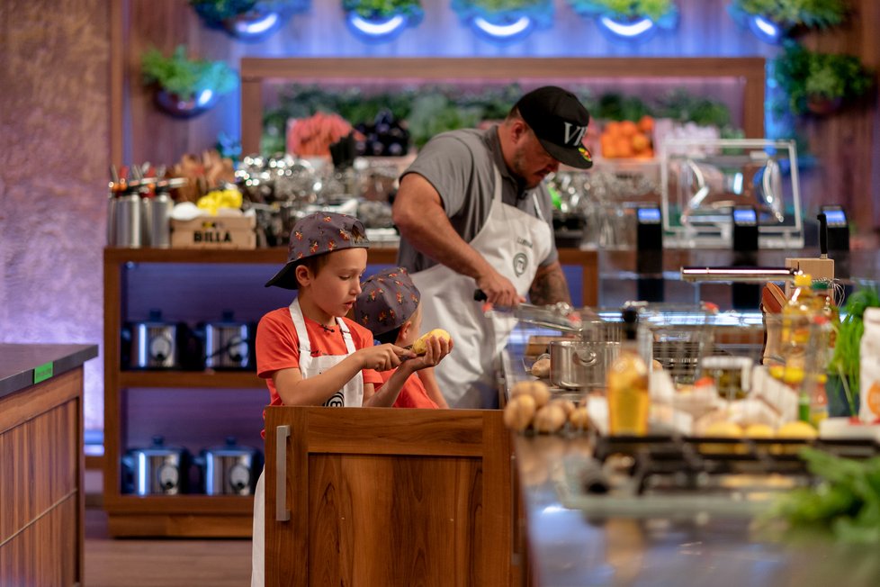 Do úterního dílu MasterChefa přijdou za soutěžícími vařit jejich děti, rodiče i partneři.